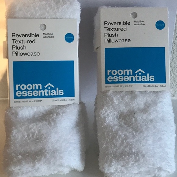 Room Essentials Other - New  (2) Room Essential Reversible Textured Plush Pillowcases - White